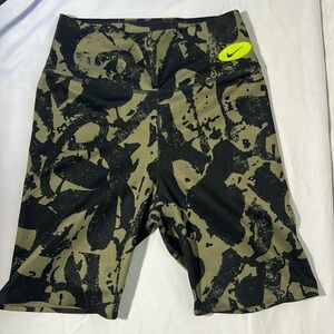 Nike Women's 6” Inseam One Luxe Bike Shorts Black Atomic  Sz XS